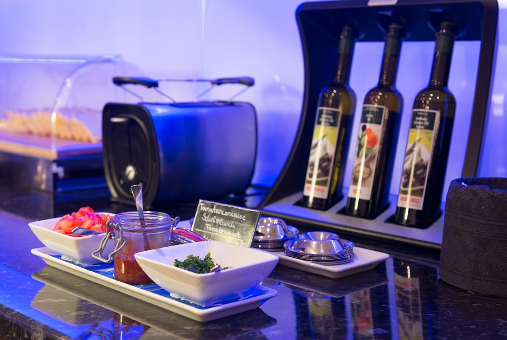 Courtyard By Marriott Dortmund Hotel Restaurant photo